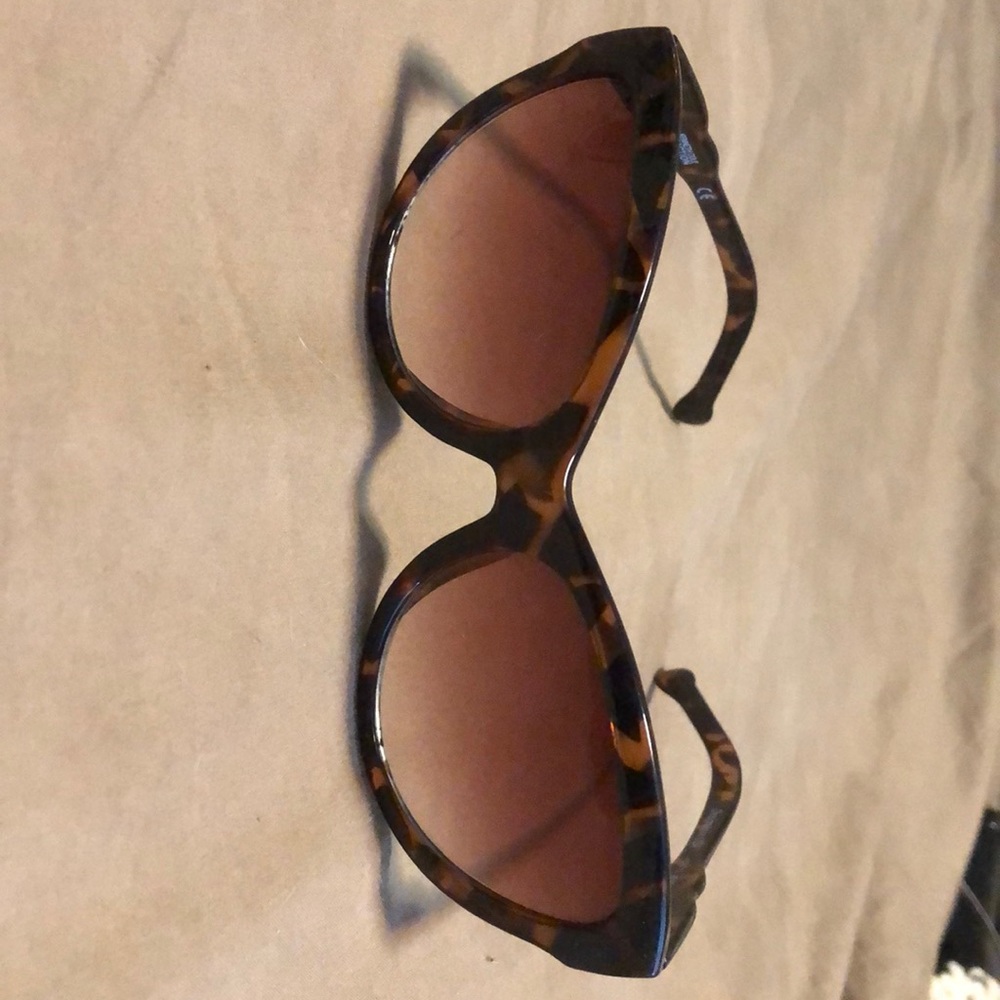 Kenneth Cole tortoise style sunglasses